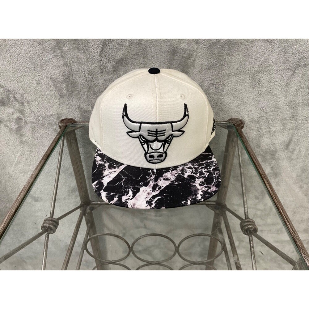 Adidas NBA Chicago Bulls Snapback hat Men's OSFM wool blend black / white